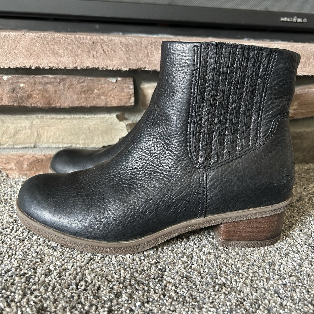 Dansko Daisie Black Waterproof Tumbled Leather Boots ~ Women's 8 / EU 38 EUC!!
